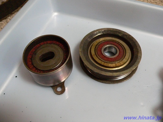 ベルトテンショナーとアイドラープーリー