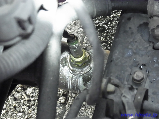 冷却水で汚れたO2センサーとエキマニ