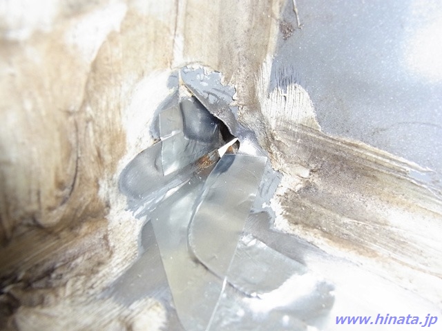 コーナー部の貫通穴