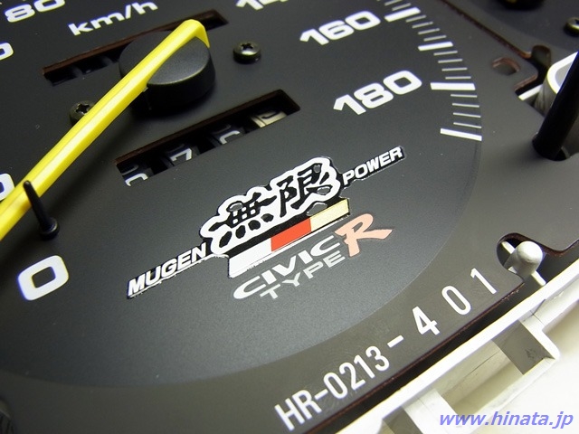 メーターパネルに貼り付けたインレタ