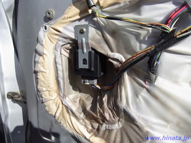 ドアロックリレー