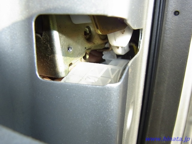 ドアロックスイッチ交換中