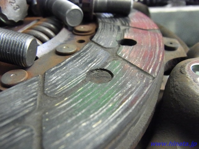 寿命ギリギリのクラッチディスク