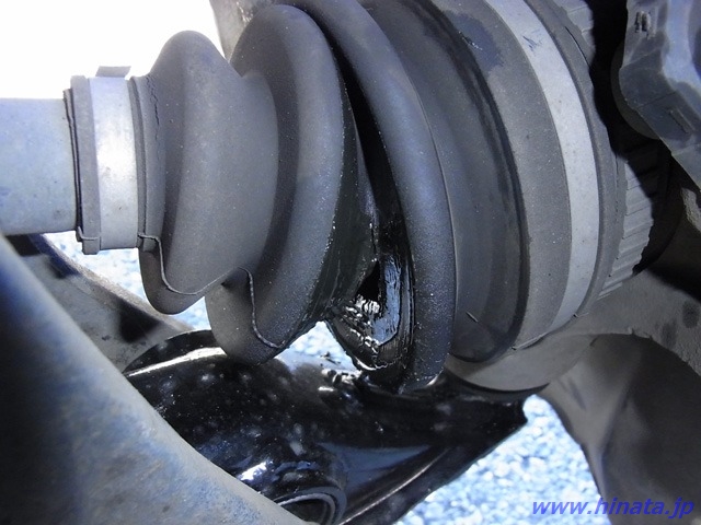 破れたドライブシャフトブーツ、アウター側