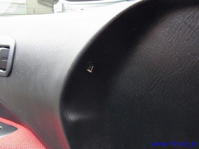 ドアライニングの穴