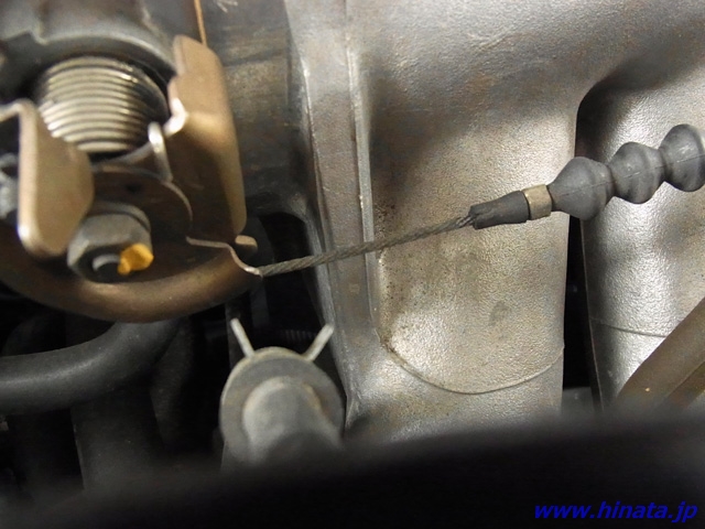 交換前のスロットルワイヤー