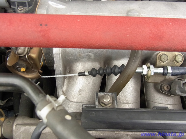 交換後のスロットルワイヤー