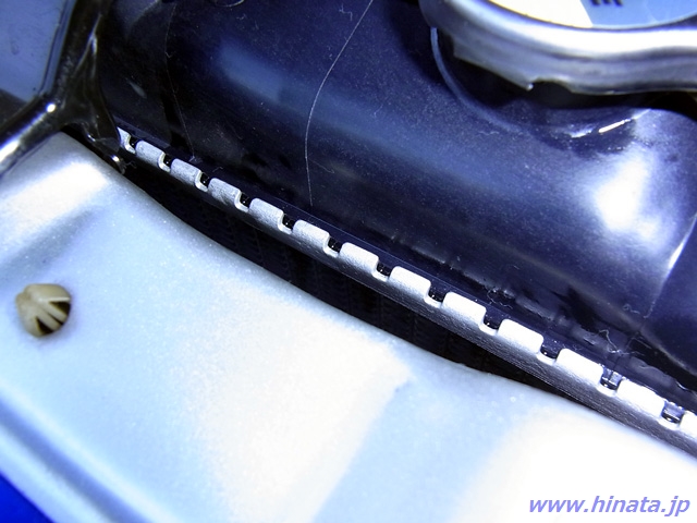 アッパータンクのカシメ部分