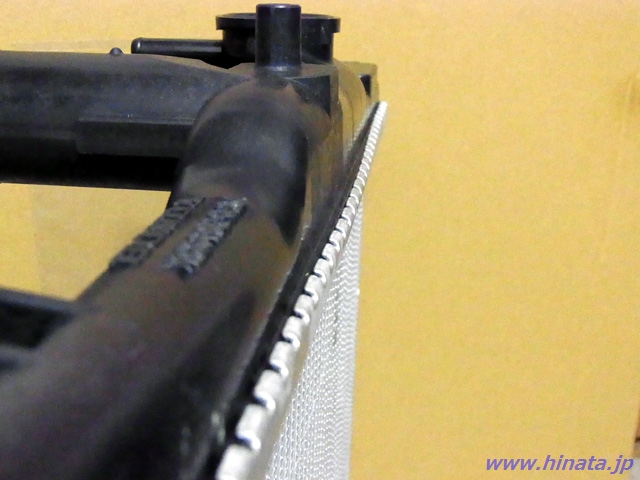 不良品のアッパータンクのカシメ部分