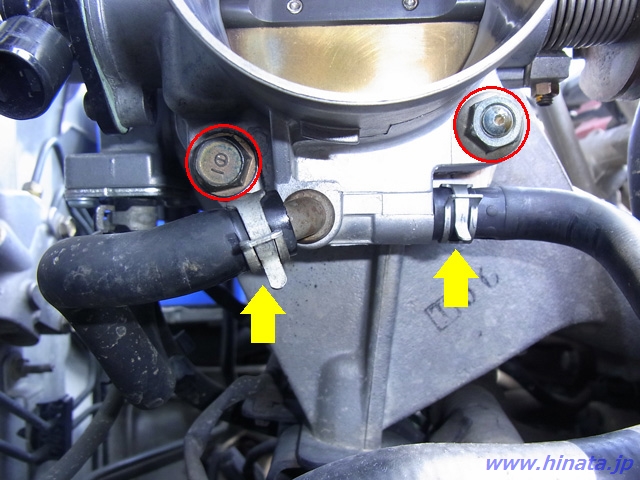 冷却水ホースと下部固定ボルトとナット