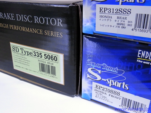 前後の新パッドと新リアブレーキローター