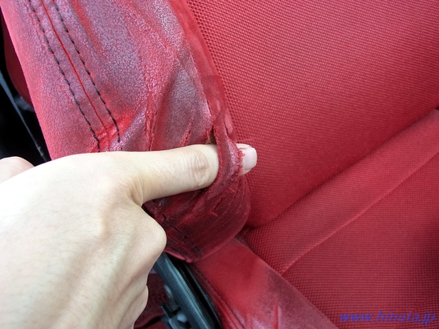 シートバックのサイドサポートには穴