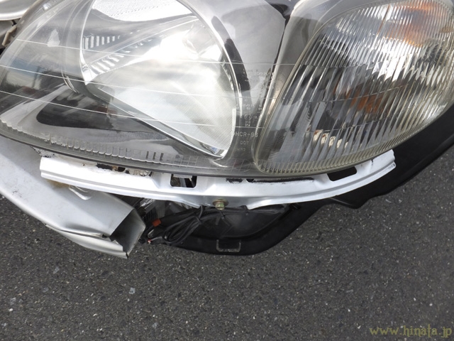 曲がっている左側スティフナーとステー