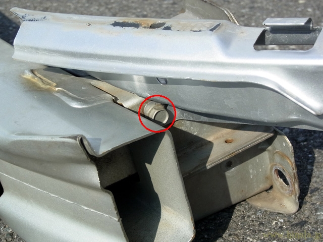 ステーの固定ボルトその1