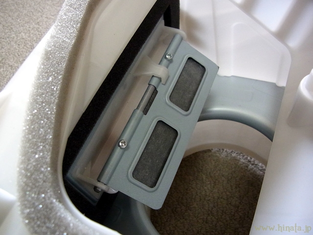 フラップ状のフタが開いたところ