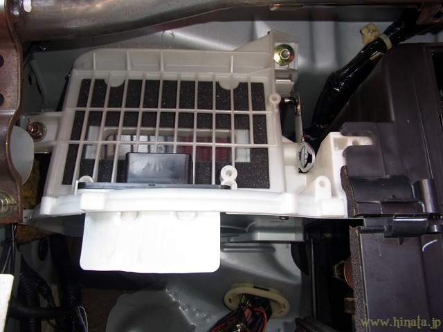 ブロアーサブASSYの上部側を装着