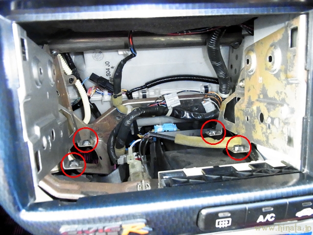 後期型インパネのオーディオ固定用ステー