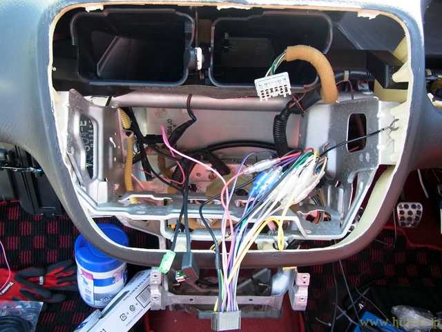 インパネ内に配線をセット