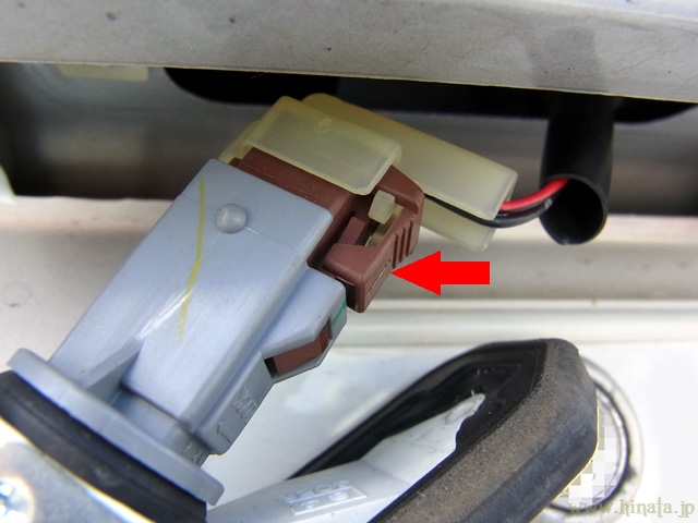 ソケットからカプラーを抜く