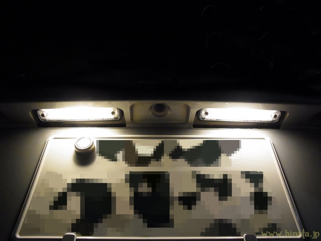 夜間のライセンスライトをチェック