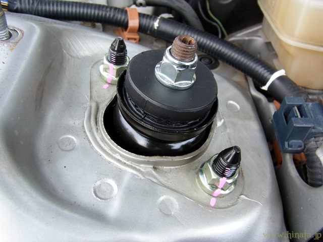 アッパー側はナット二つ