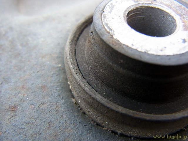 社外製強化ブッシュの損傷具合その1