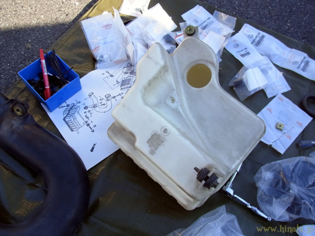 レゾネーターチャンバーの部品交換中