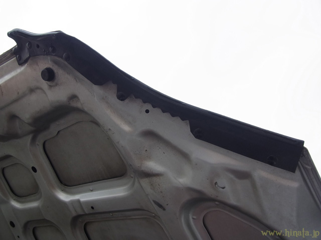 ボンネット先端のシールラバー