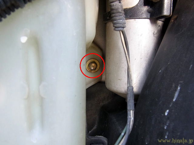レシーバータンク付近のボルト