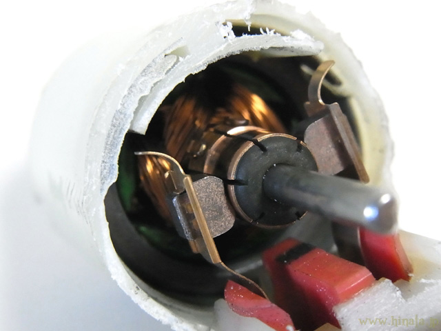 ウォッシャーモーター内部のブラシ部