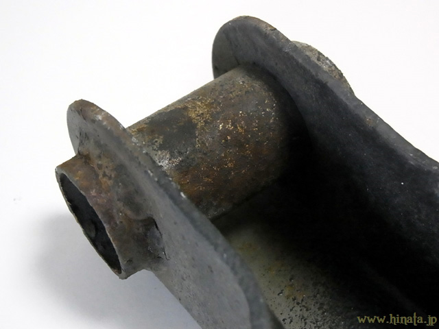 リアパフォーマンスロッドのブラケット部の裏側