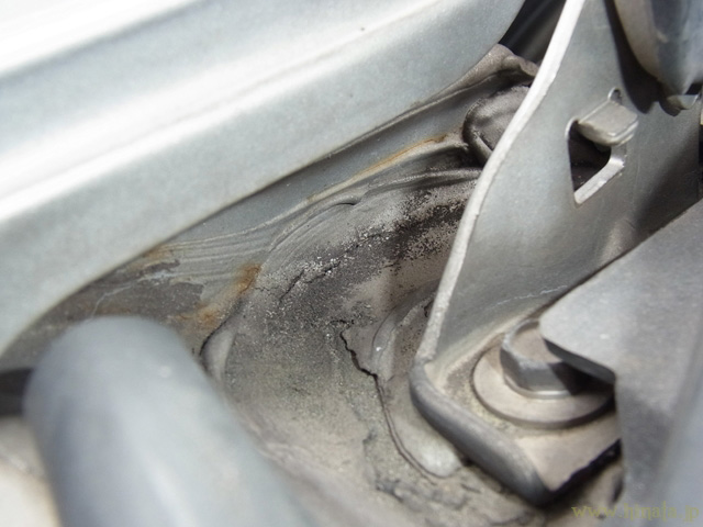 右側(運転席側)のシール材の状態