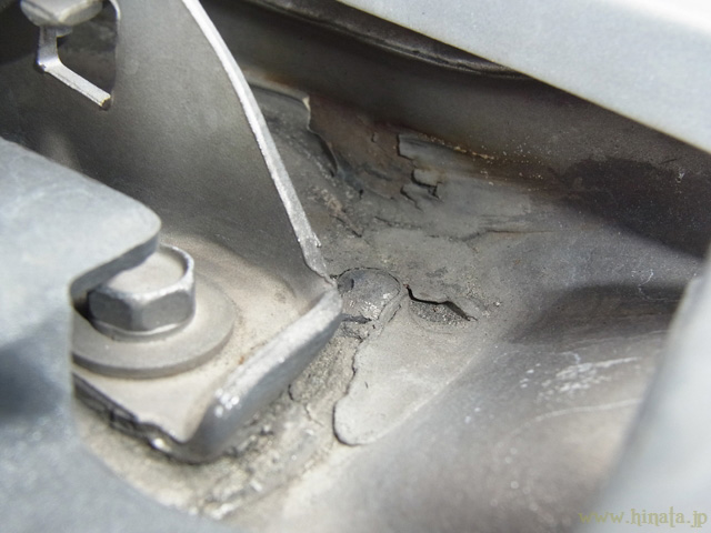 左側(助手席側)のシール材の状態