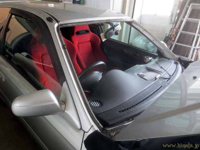 フロントガラスは取り外し済み