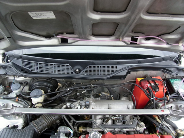 新品のカウルトップパネルを装着したところ