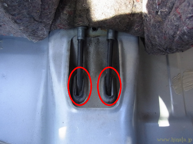 グロメットを押し込む