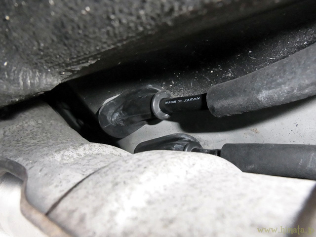 取り付けはグロメット側から