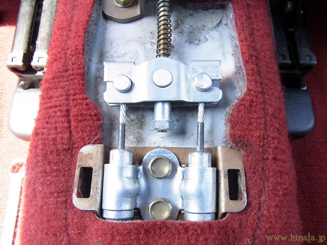 アジャストナットで調整