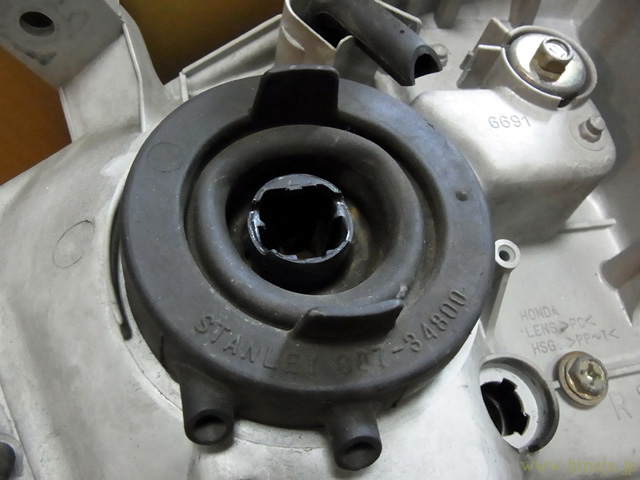 ゴムカバーを外す