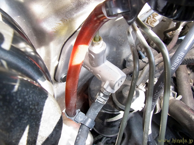 エンジンルーム側から見るクラッチマスターシリンダー