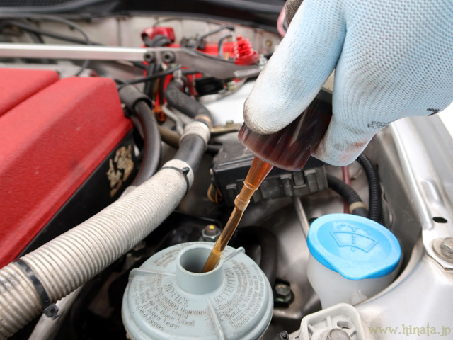 古いフルードを抜き取る