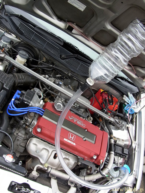 重力落下式のフルード注入器具