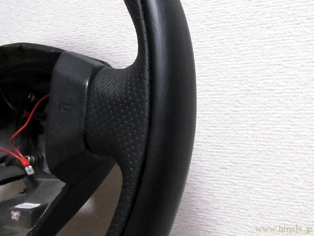 巻き替えられたステアリングハンドル