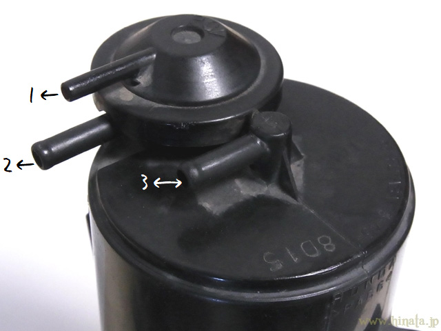 チャコールキャニスター上部のパイプ状況