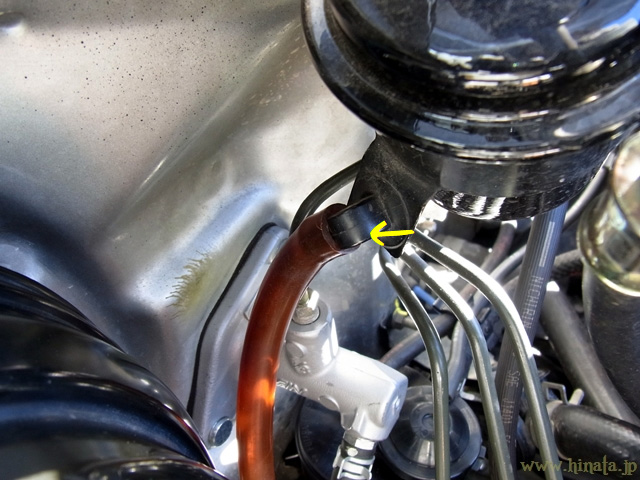 燃料フィルター付近にも通気口がある