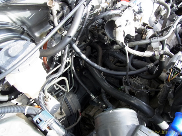 タワーバーとインテークチューブを外す