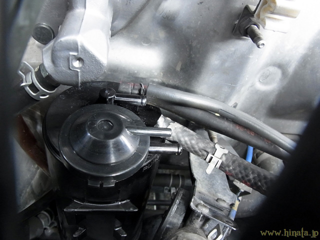 上部3本のチューブやホースを外す