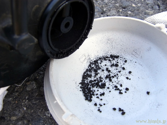 チャコールキャニスター内の活性炭