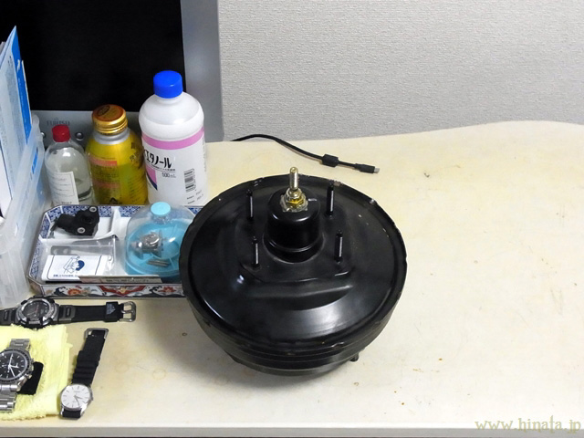 作業用デスクにて