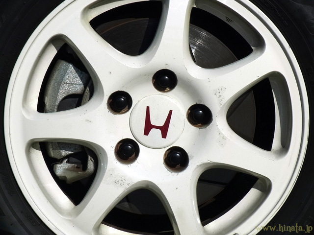 Honda Accessのブラックナットを装着